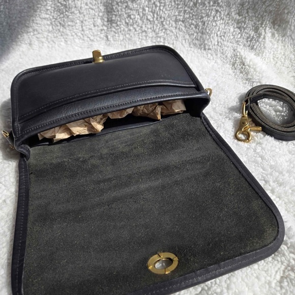 1990 Coach Dark Navy Crossbody Bag 
 stamp error “beanbag” 
Costa Rica made! - Picture 9 of 10